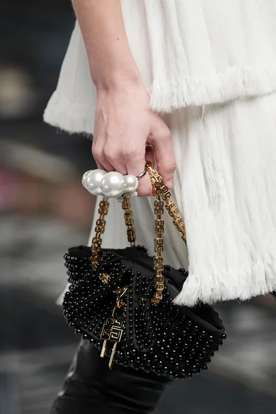 Look 210